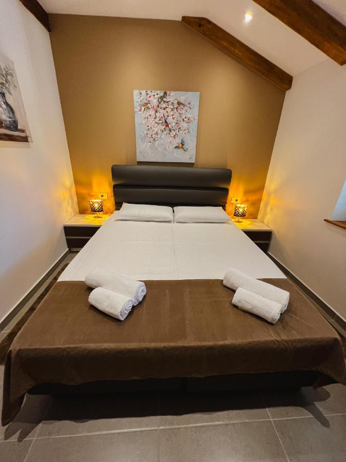 Aaa Apartments & Rooms With Free Parking Pula Eksteriør billede
